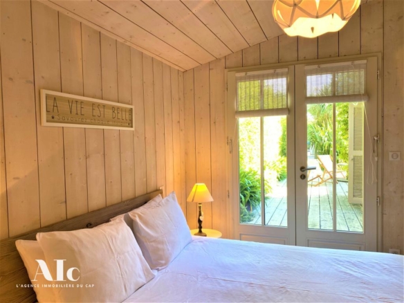 Villa bois marché Ferret