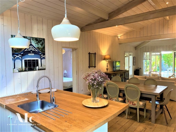 Villa bois marché Ferret