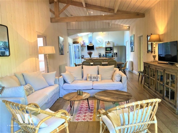 Villa bois marché Ferret