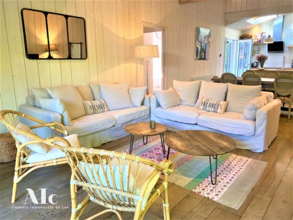 Villa bois marché Ferret