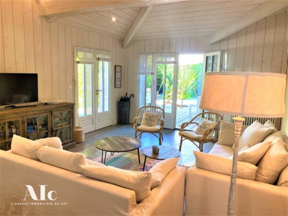 Villa bois marché Ferret