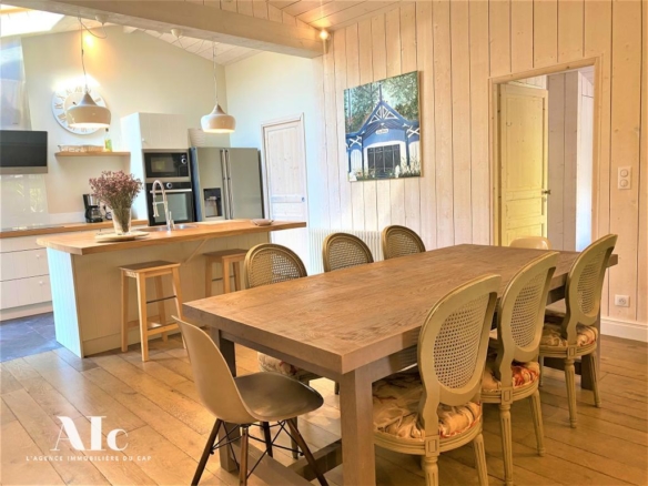 Villa bois marché Ferret