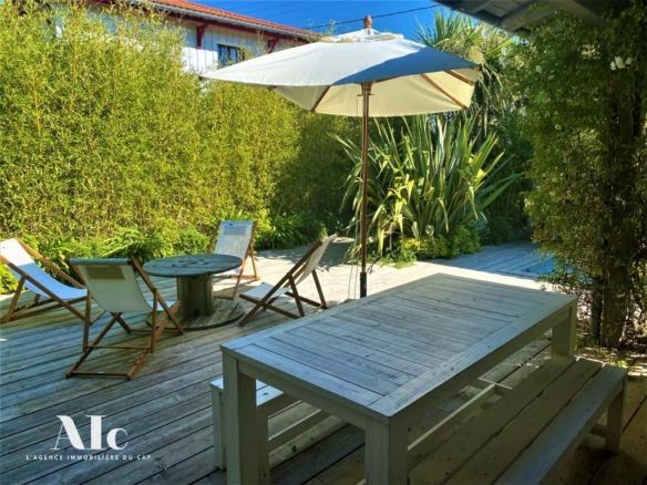 Villa bois marché Ferret