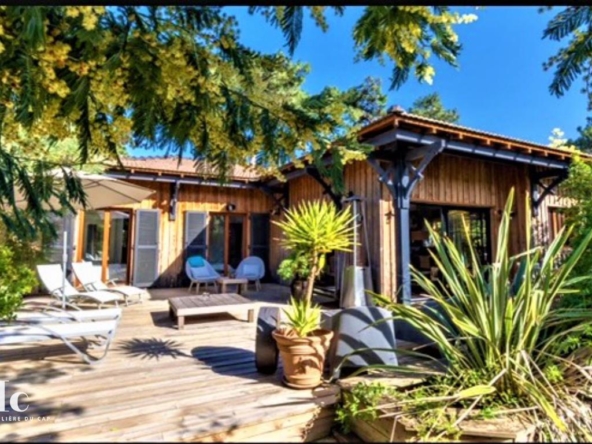 villa bois proche marché Ferret
