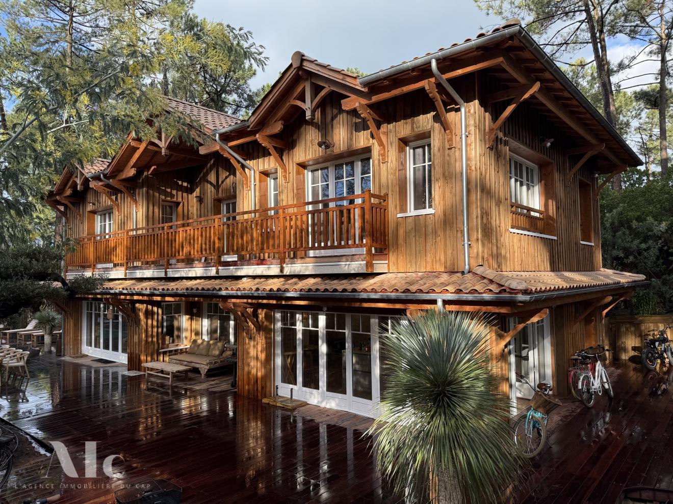 Piraillan superbe villa bois avec piscine